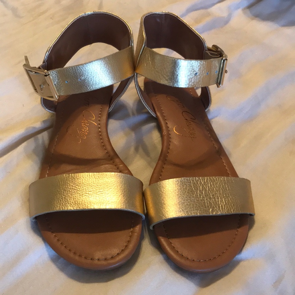 NWOT Arturo Chiang Gold Sandals